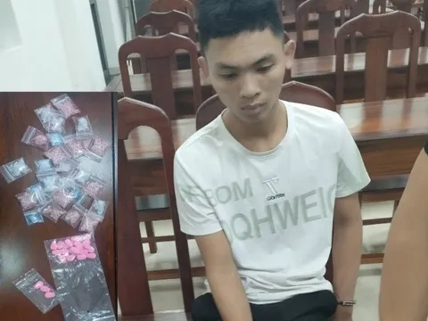 Bà Rịa-Vũng Tàu: Bắt quả tang đối tượng tàng trữ ma tuý trước quán karaoke