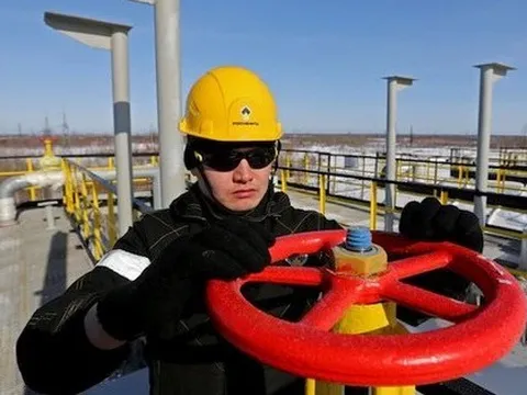 Quốc gia châu Âu này bất ngờ thành khách mua dầu lớn thứ 3 của Nga vì lý do không ai ngờ