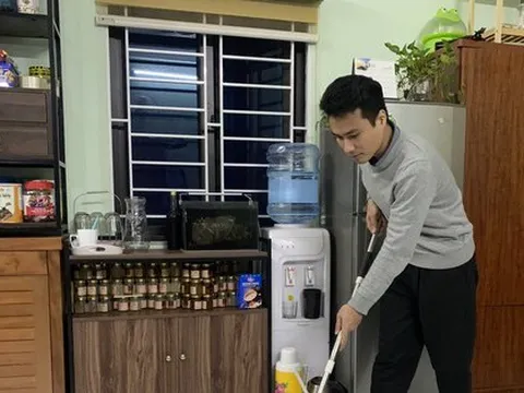 Nhà đổ mồ hôi, quần áo bốc mùi, người dân Hà Nội bỏ trăm triệu đồng để 'đối phó'