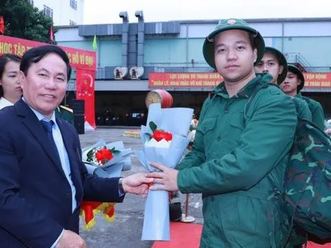 CEO doanh nghiệp ngàn tỉ đồng tình nguyện lên đường nhập ngũ