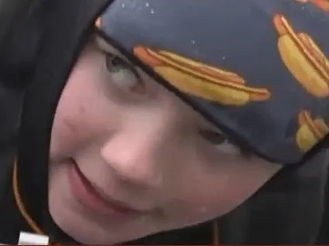 Trẻ em Thụy Điển học cách sinh tồn trong hồ băng