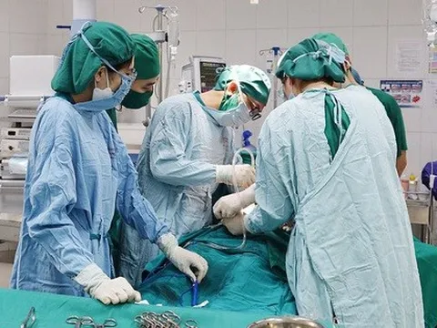 Cô gái 28 tuổi có khối u buồng trứng kích thước 'khủng'