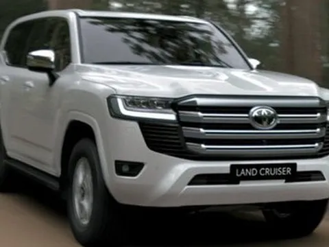 Toyota Land Cruiser tiếp tục tăng giá niêm yết