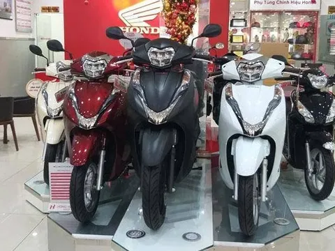 Giá xe máy đồng loạt giảm sâu: Winner X lao dốc gần 20 triệu đồng, Honda Vision, SH... cùng giảm mạnh