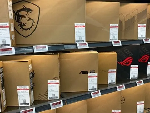 Giá laptop giảm đến 50%