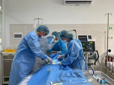 Nguy kịch phải thở máy chỉ vì một vết thương nhỏ ở tay