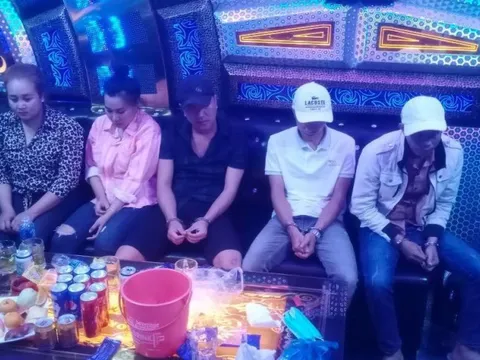 Bình Thuận: Bắt nhóm nam nữ tổ chức "tiệc ma tuý" trong quán karaoke
