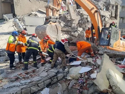 Hỗ trợ một số gia đình công dân Việt Nam bị ảnh hưởng bởi động đất ở Thổ Nhĩ Kỳ