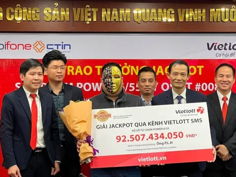 Mỗi tuần mua 2, 3 lần Vietlott trong suốt 2 năm để tìm vận may, người đàn ông trúng 92,5 tỷ đồng khẳng định: "Nếu đầu tư thì mua đất chứ không dám mua chứng khoán"