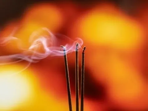 Thắp hương ngày Tết cần nhớ những điều kiêng kỵ này kẻo 'hại cả nhà'