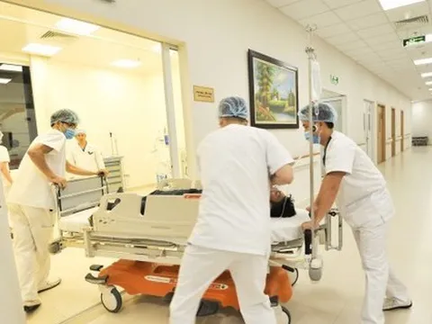 Người đàn ông thủng dạ dày sau 3 tháng dùng thuốc nam, thuốc giảm đau tại nhà