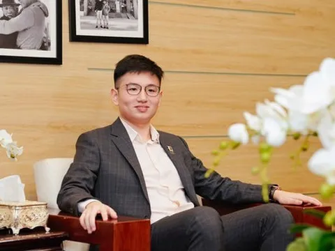 Không phải con ruột, "truyền nhân" của Phở Thìn là doanh nhân sinh năm 2001: Tôi theo ông Thìn nấu phở từ năm 12 tuổi!