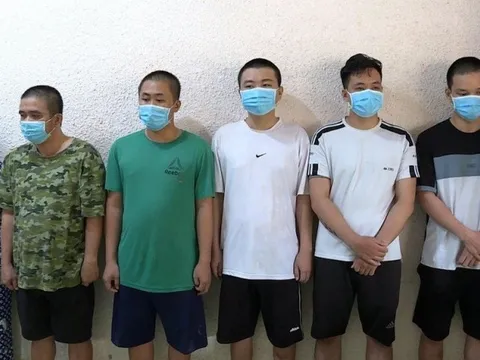 Bắt giam chủ và quản lý quán karaoke cho khách thuê phòng dùng ma túy