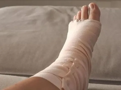 Bé trai 11 tuổi tử vong sau khi bị đau chân, biết lý do ai cũng sốc