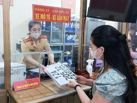 Cấp biển số xe ở xã phải lên huyện đóng thuế trước bạ, Bộ Tài chính nói gì?