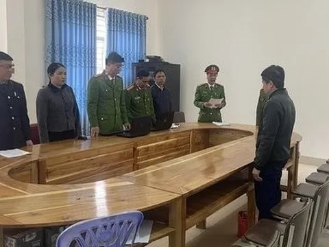 Bắt giam nguyên Hiệu trưởng tham ô tài sản, chiếm đoạt tiền học sinh