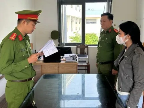 Tiêu tiền chuyển nhầm vào tài khoản, người phụ nữ bị truy tố