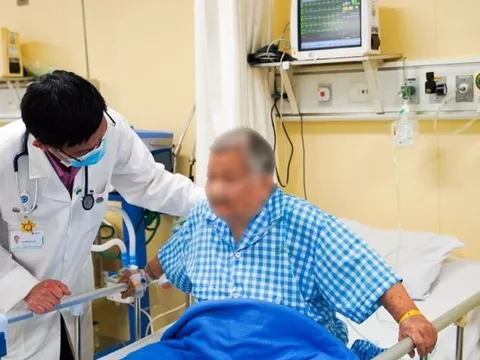 Cụ bà đột ngột ngưng thở, biết lý do nhiều người giật mình