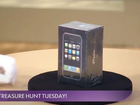 Cô gái mua chiếc iPhone đời đầu rồi cất tủ không dùng, 15 năm sau lãi hơn 105 lần