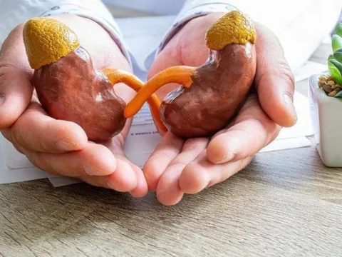 Dùng loại thuốc người quen giới thiệu suốt 2 năm, người đàn ông gặp vấn đề lớn ở thận