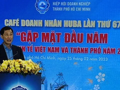 Vua hàng hiệu Johnathan Hạnh Nguyễn động viên các doanh nghiệp đừng hoang mang