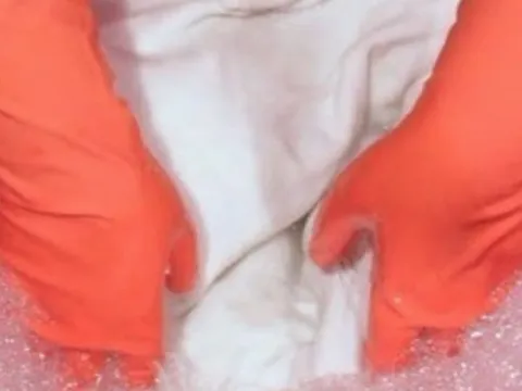 Bé gái 3,5 tuổi uống nhầm thuốc tẩy quần áo