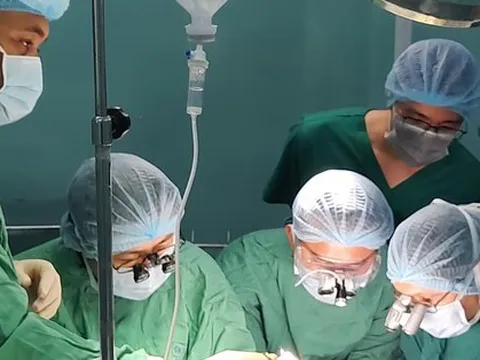 NÓI THẲNG: Cần lắm “hoa chính sách” cho ngày thầy thuốc