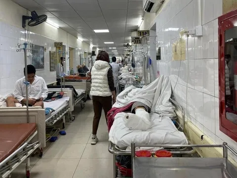 BHXH Việt Nam yêu cầu đảm bảo đủ thuốc, vật tư y tế cho người bệnh