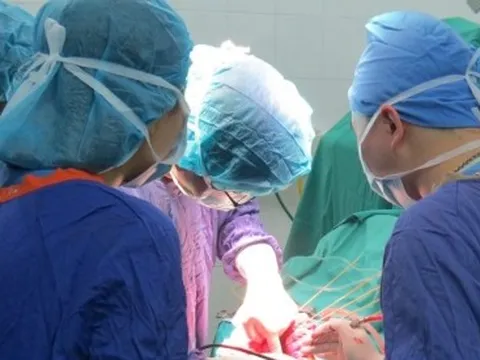 Bệnh viện Hữu nghị Việt Đức hạn chế mổ phiên: Bệnh nhân lo lắng, bác sĩ buồn