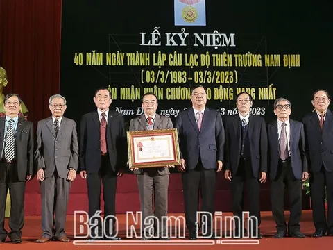 Câu lạc bộ Thiên Trường đón nhận phần thưởng cao quý