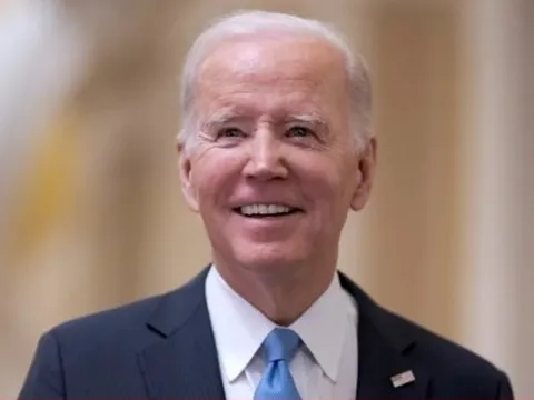 Ông Biden cắt bỏ khối mô ung thư ngực