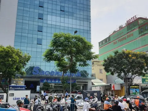 Cảnh sát giao thông, cơ động phân luồng để thực hiện khám xét trụ sở F88