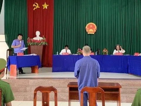 Bản án nghiêm khắc cho chủ tiệm tóc giấu ma túy ở quán để dùng và bán