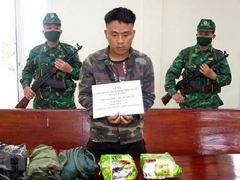 Hà Tĩnh: Bắt đối tượng vận chuyển 2kg ma túy vào Việt Nam