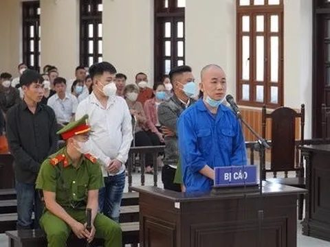 Bình Thuận: Tài xế xe Mercedes tông chết người ở bờ kè lĩnh 4 năm tù
