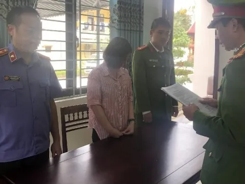 Nghệ An: Nữ kế toán làm hồ sơ khống để Hiệu trưởng tham ô