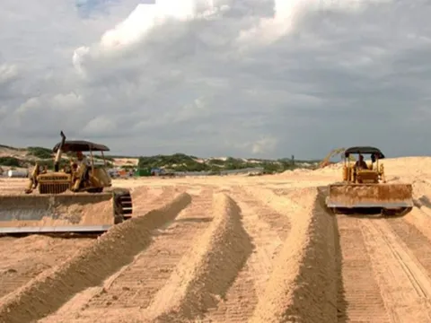 Phó Thủ tướng yêu cầu báo cáo tình trạng thiếu cát ở miền Trung và Tây Nam Bộ