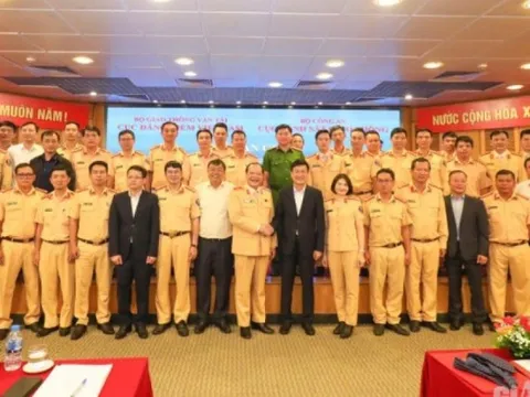 Tăng cường Cảnh sát giao thông hỗ trợ 19 Trung tâm đăng kiểm tại Hà Nội, TPHCM
