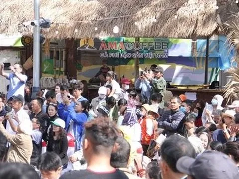 Đắk Lắk: Hàng ngàn người rộn ràng đi uống cà phê miễn phí