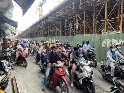 Chấn chỉnh chủ đầu tư sau vụ thanh thép rơi trúng người đi đường