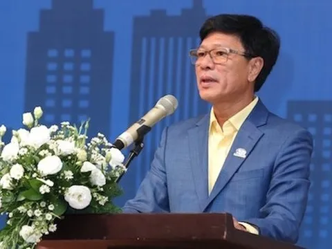 Sau gần 1 năm chuyển nhượng tài sản cho vợ Chủ tịch, Địa ốc Hoàng Quân (HQC) mới công bố thông tin