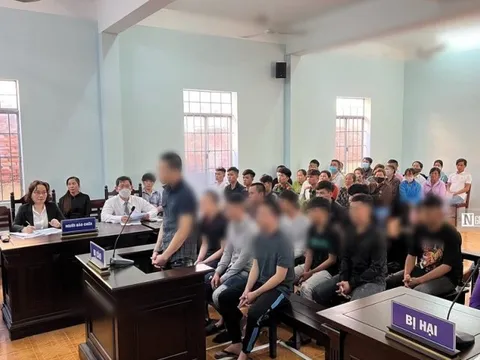 15 thanh thiếu niên chém người gây thương tích bị đề nghị từ12 - 30 tháng tù
