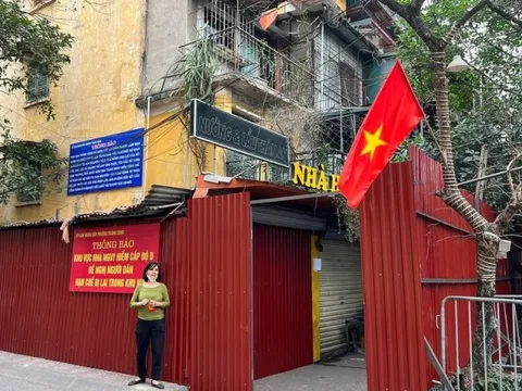 Hà Nội: Quây tôn kín chung cư cũ G6A Thành Công