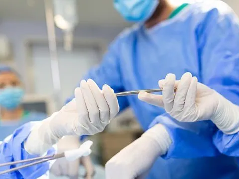 Nâng mũi, cô gái ở Vĩnh Long bị nhiễm trùng lòi cả sống mũi