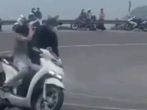 Truy tìm đôi nam nữ điều khiển xe SH "làm xiếc" trên đèo Hải Vân