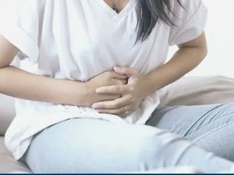 Tưởng bị rối loạn tiêu hóa, cô gái phát hiện mắc ung thư giai đoạn cuối: Cách nhận diện dấu hiệu ung thư