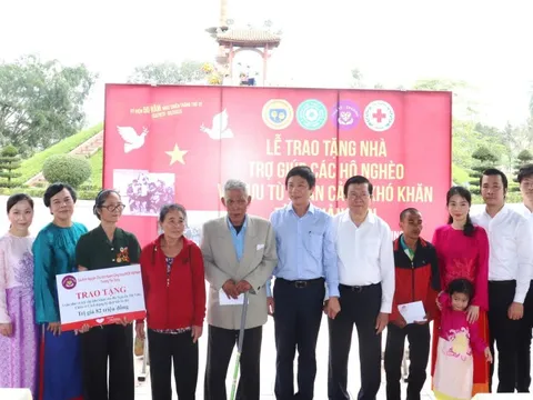 Nguyên Chủ tịch nước Trương Tấn Sang trao tặng nhà tình nghĩa tại Quảng Trị