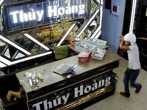 Điều tra vụ mâu thuẫn khi tính tiền hát karaoke, gọi em trai đến chém chủ quán