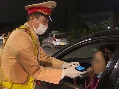 Vi phạm nồng độ cồn kịch khung, nữ tài xế bị phạt 35 triệu đồng