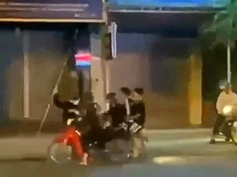 Triệu tập 18 thanh thiếu niên chém nhau trên phố do ghen tuông